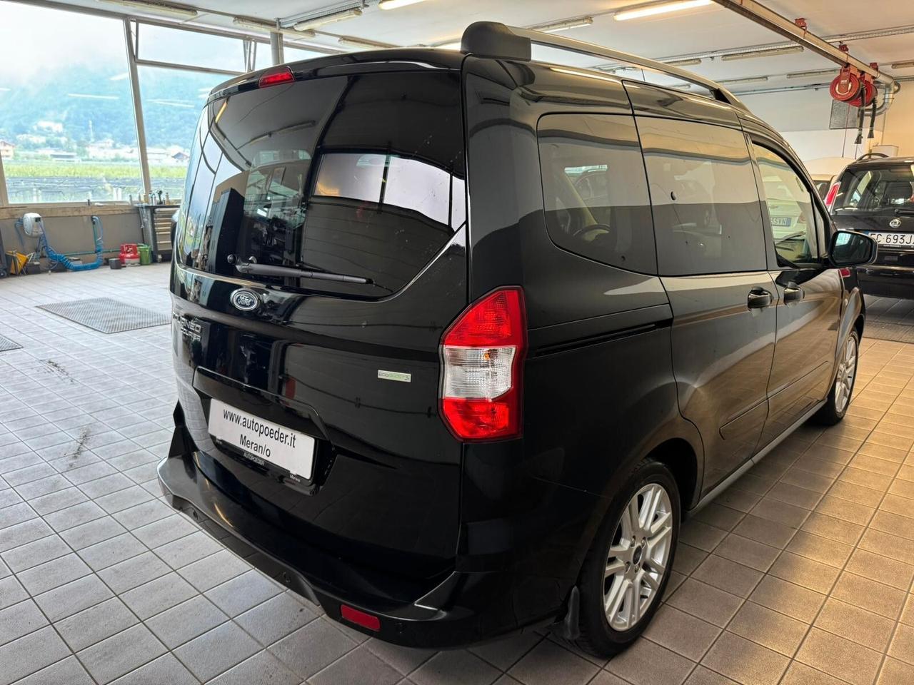 Ford Tourneo Courier 1.0 EcoBoost 100 CV Titanium
