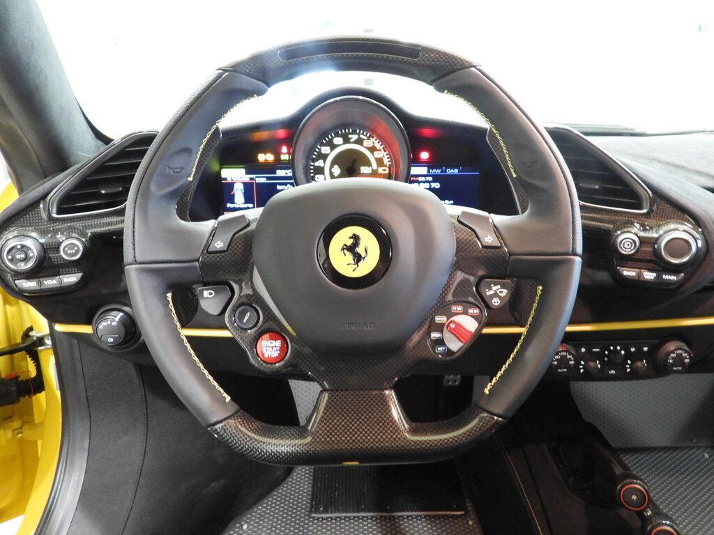 Ferrari 488 Coupe 3.9 Pista F1