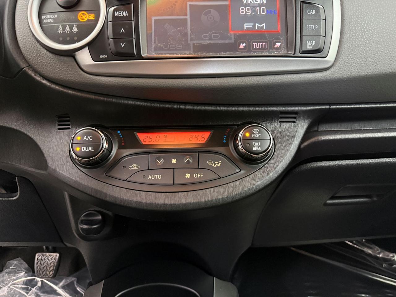 TOYOTA Yaris III 2011 Yaris 5p 1.0 Lounge