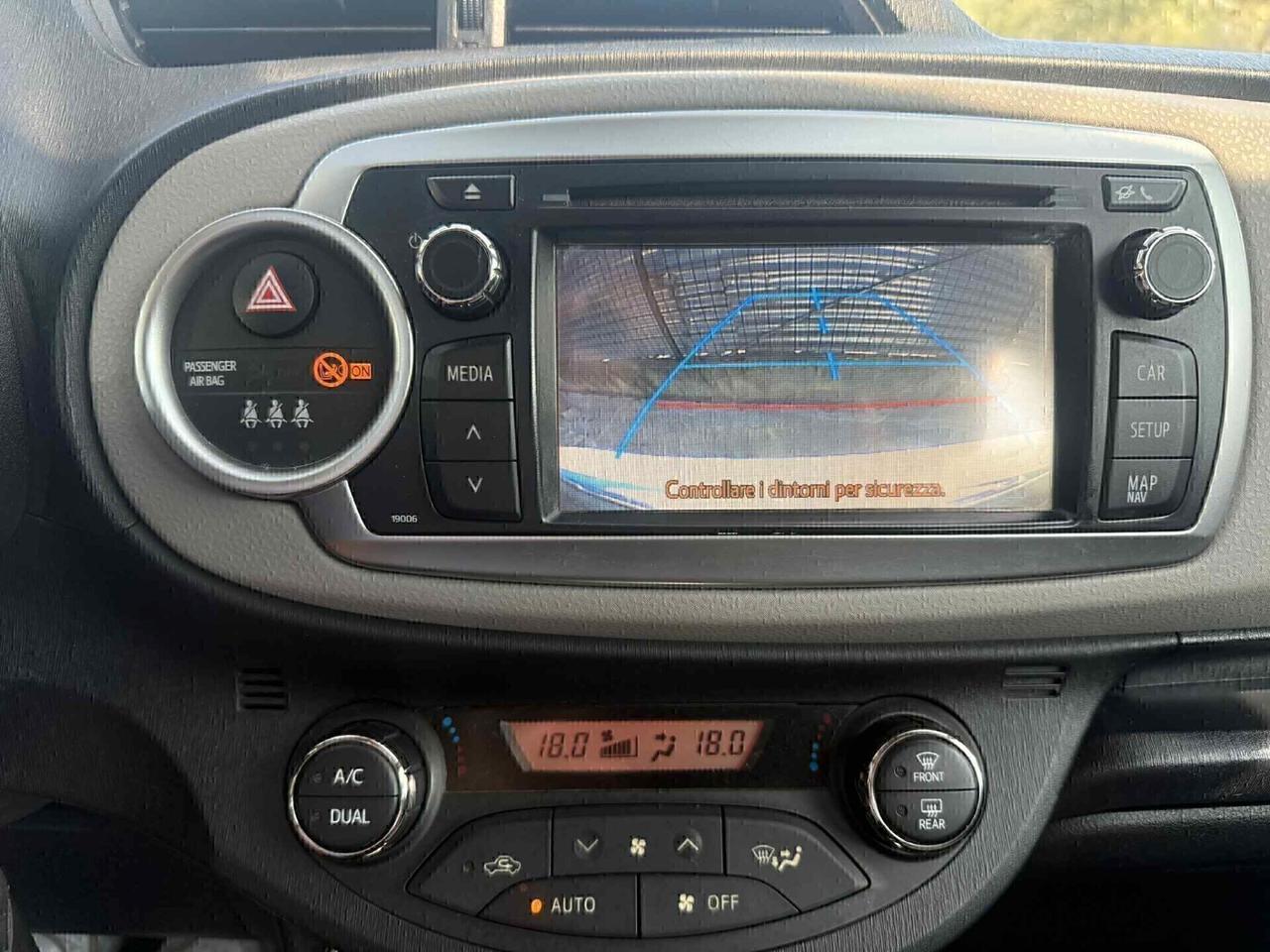 Toyota Yaris 1.0 BENZINA ''navig, retr,'' 2012 neop ok