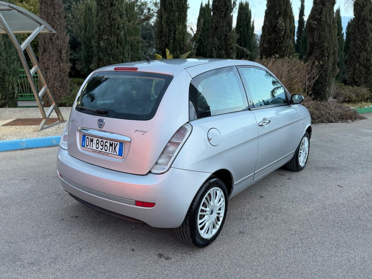 Lancia Ypsilon 1.3 MJT 75 CV (55kw)