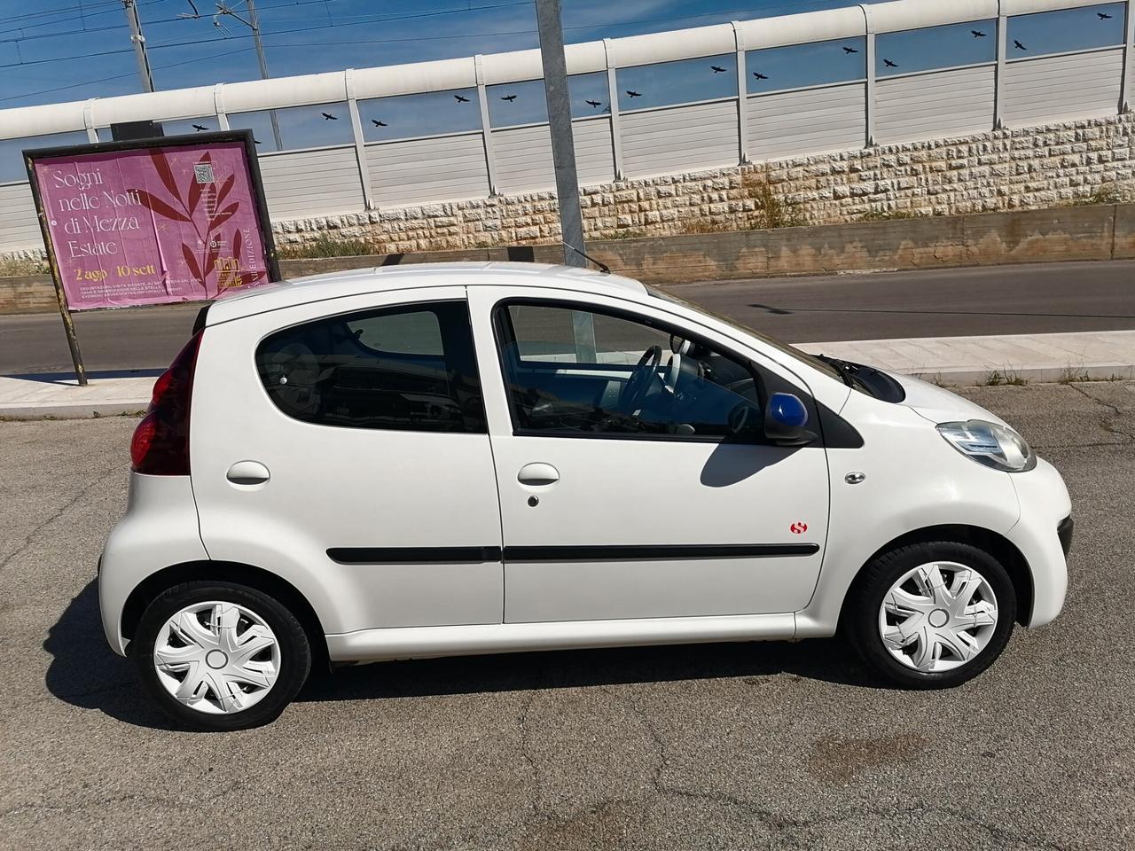 Peugeot 107 1.0 68CV 5p. Superga *SOLO 80.000 KM* 2012
