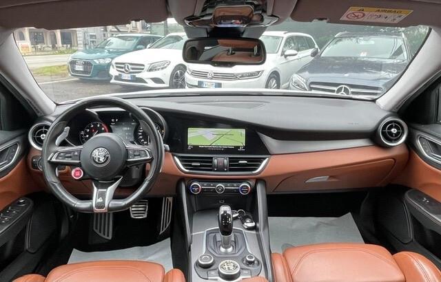 Alfa Romeo Giulia 2.0 Turbo 280 CV AT8 AWD Q4 Veloce Ti
