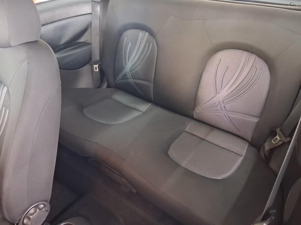 Lancia Ypsilon 1.3 MJT 75 CV Unyca