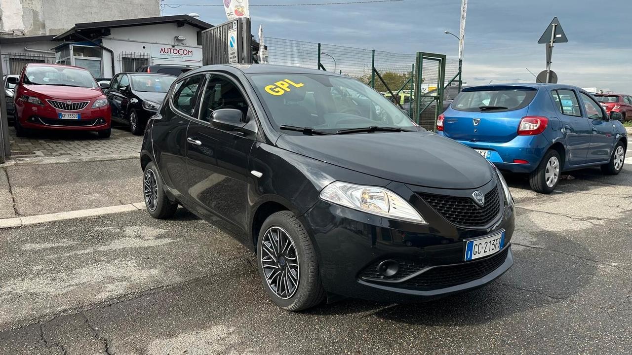 Lancia Ypsilon 1.2 69 CV 5 porte GPL Ecochic Monogram