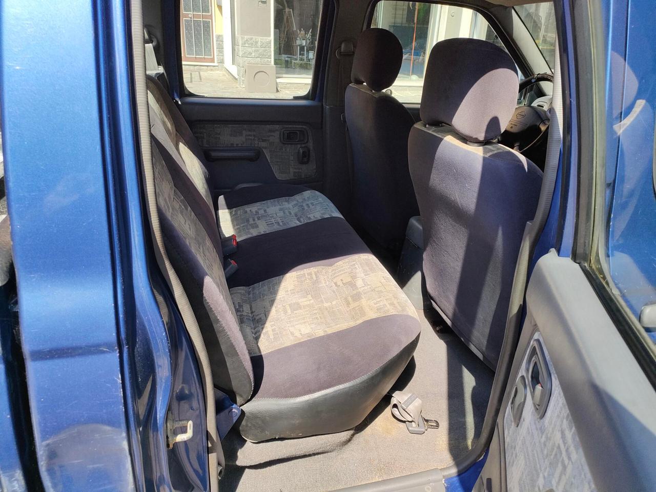 Nissan Navara Double Cab King Cab 2.5 TD