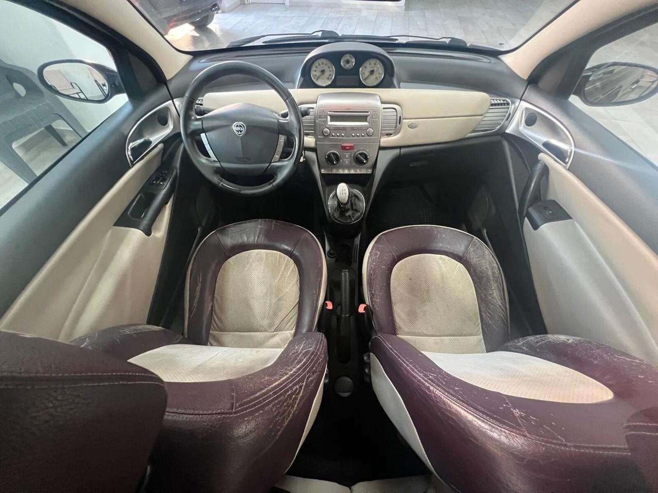 Lancia Ypsilon 1.3 MJT 75 CV Oro