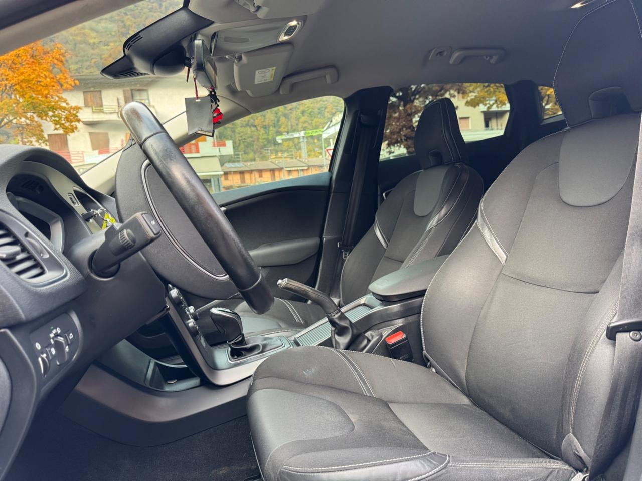 Volvo V40 D2 Geartronic Inscription - VETRI OSCURATI TAGLIANDO COMPLETO EFFETTUATO