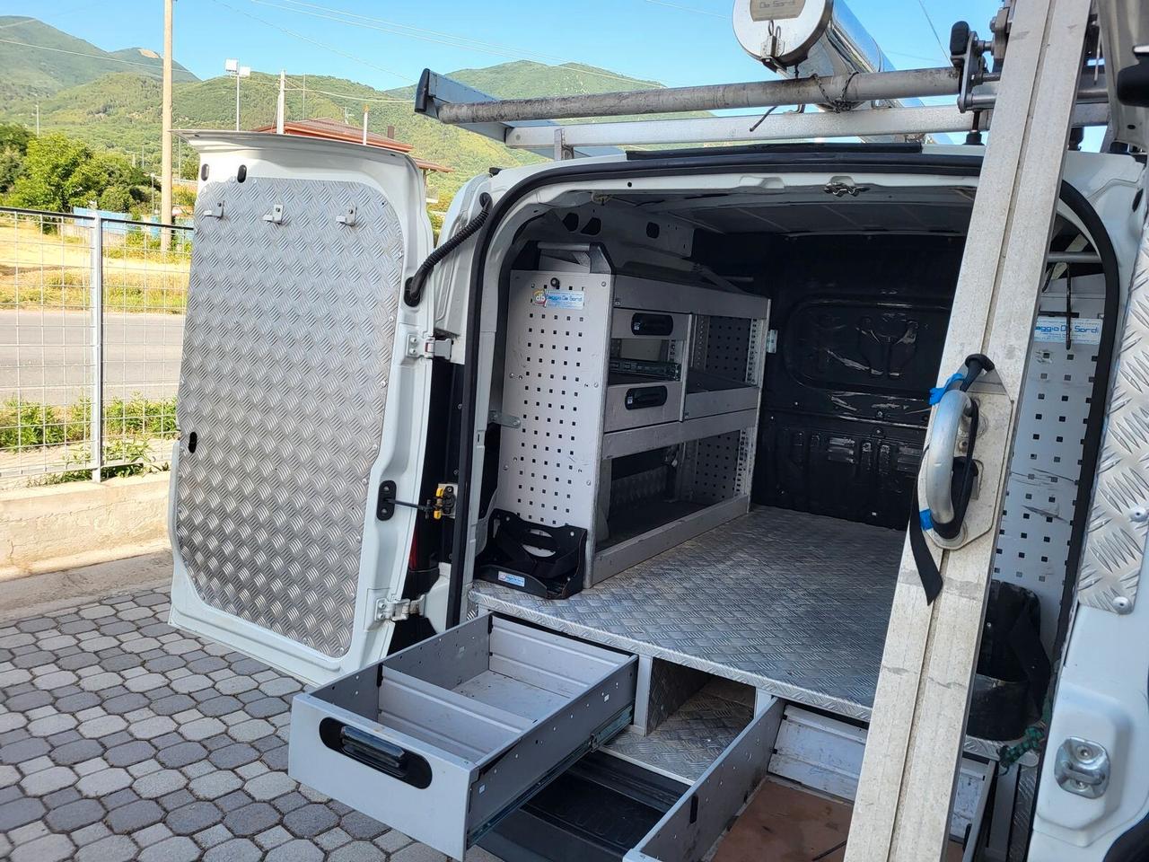 Fiat Doblo 1.6 MULTIJET - ATTREZZATA CASSETTIERE/ PORTA SCALE