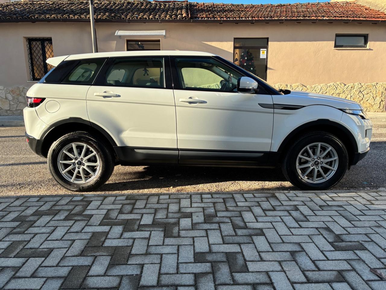 Land Rover Range Evoque 2.2 TD4 5p. Pure