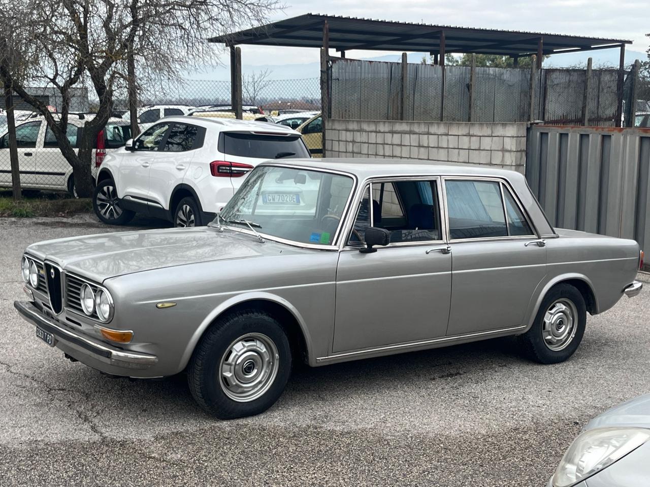 Lancia 2000 iniezione ( Flavia berlina )