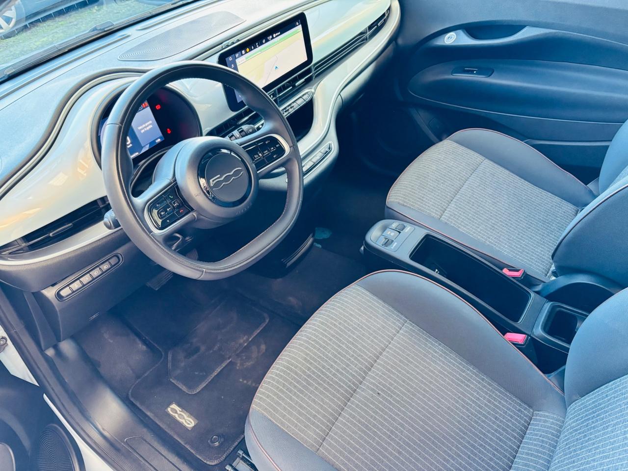 Fiat 500 500e Berlina 42 kWh La Prima