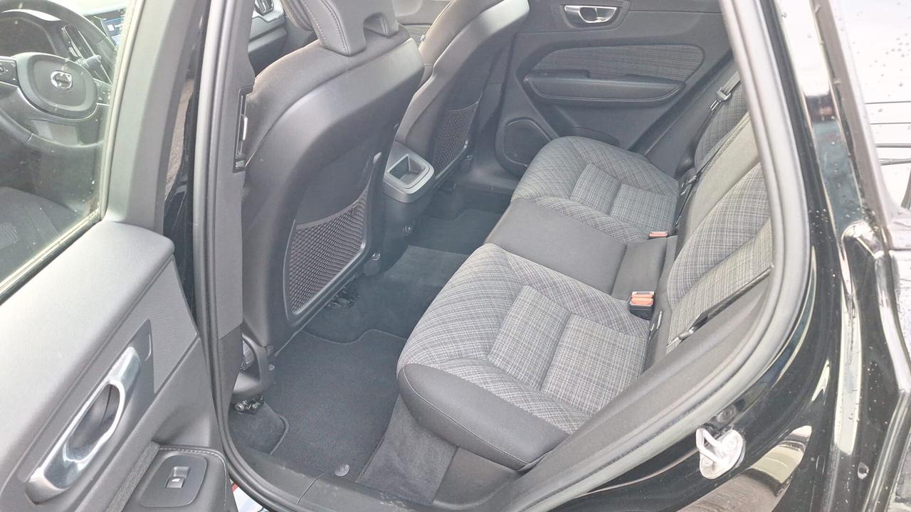 Volvo XC 60 XC60 B4 (d) AWD automatico Essential