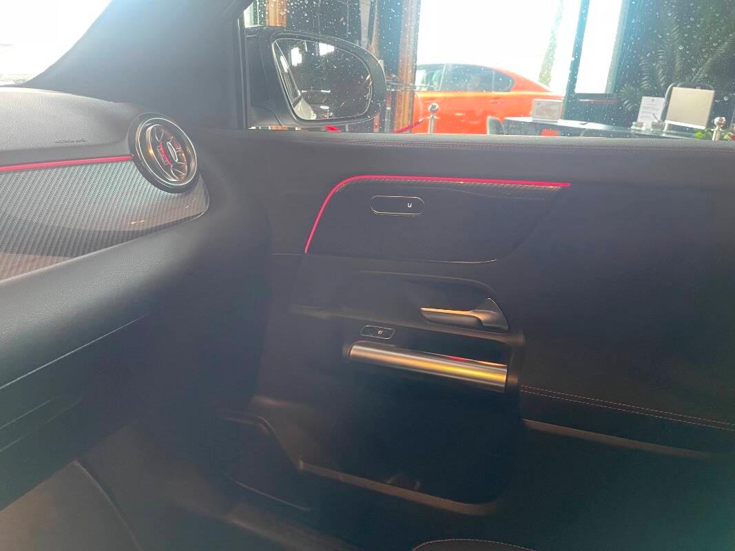 Mercedes Classe GLA 200 d Premium Pack Night Telecamera AMG