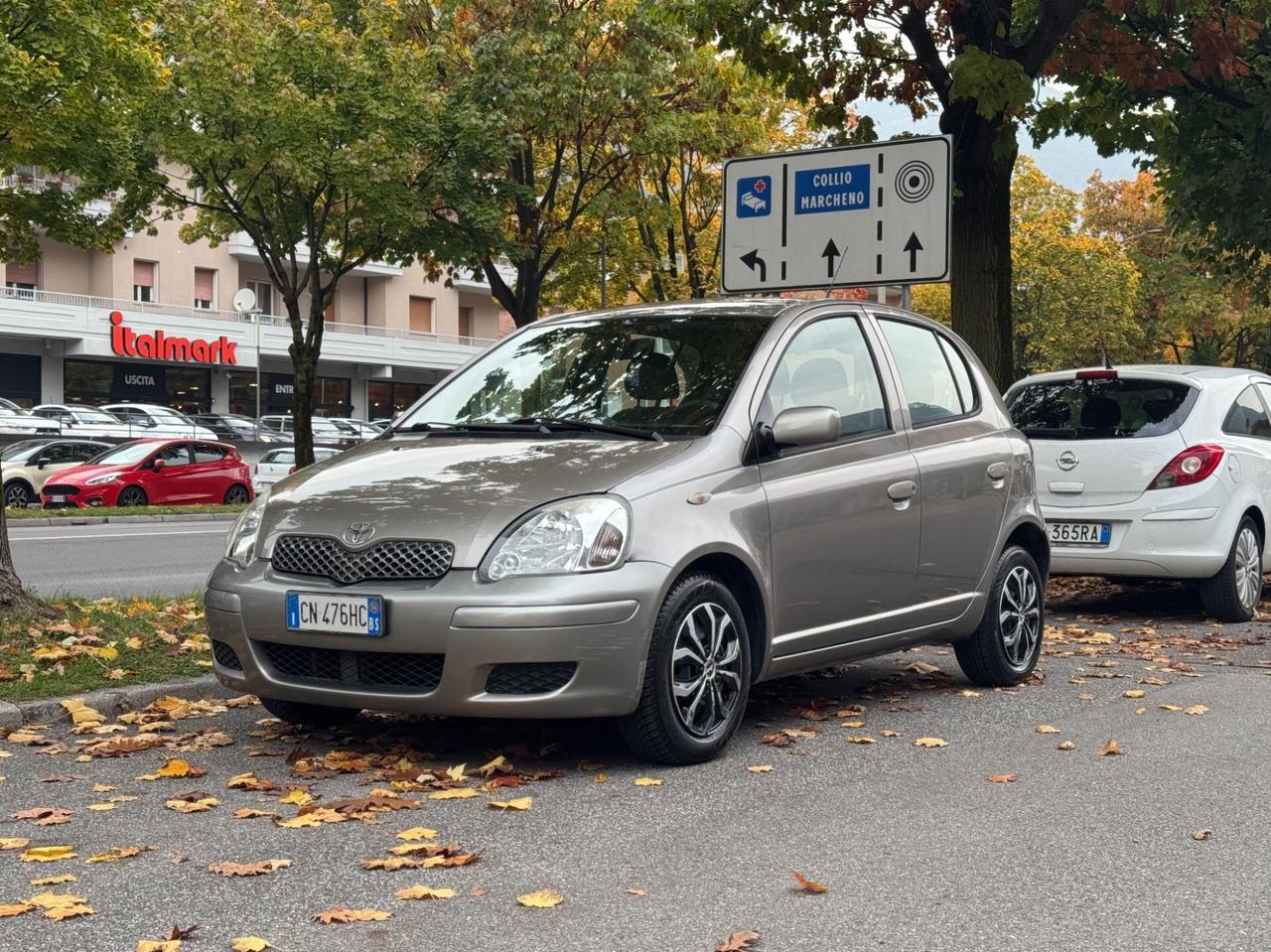 Toyota Yaris 1.0i 16V cat 5 porte OK NEOPATENTATI