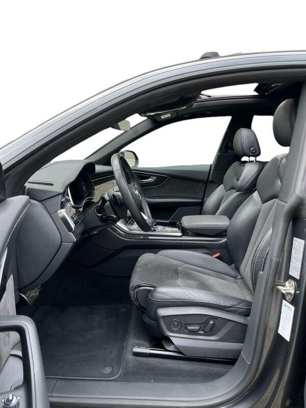 Audi Q8 55 TFSI quattro tiptronic Sport