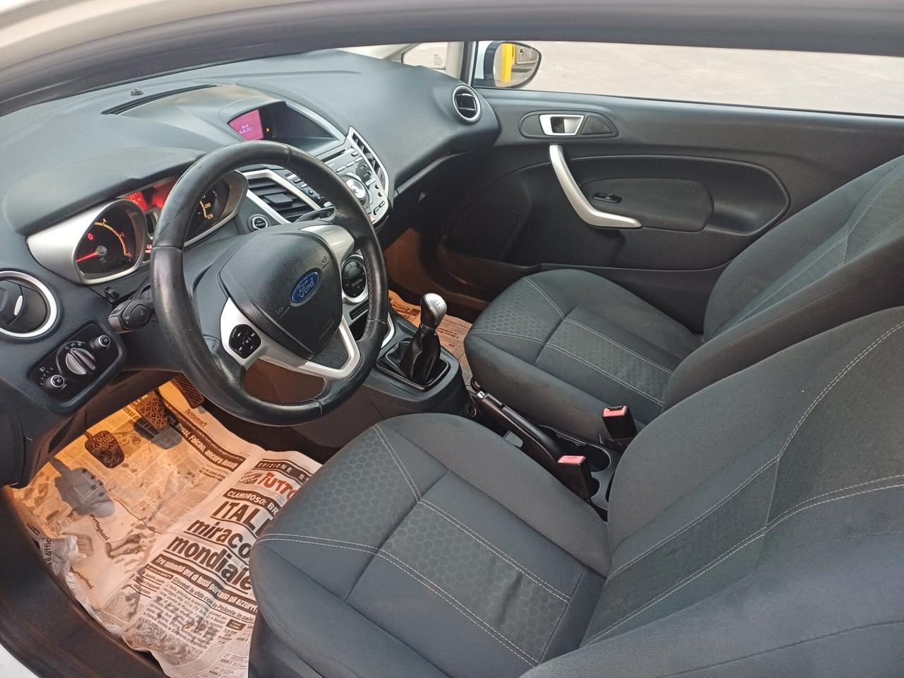 Ford Fiesta 1.4 TDCi 70CV 3 porte Titanium 2013