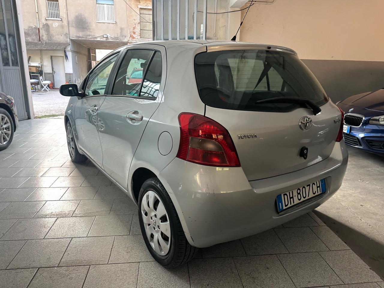 Toyota Yaris 1.0 5 porte Sol