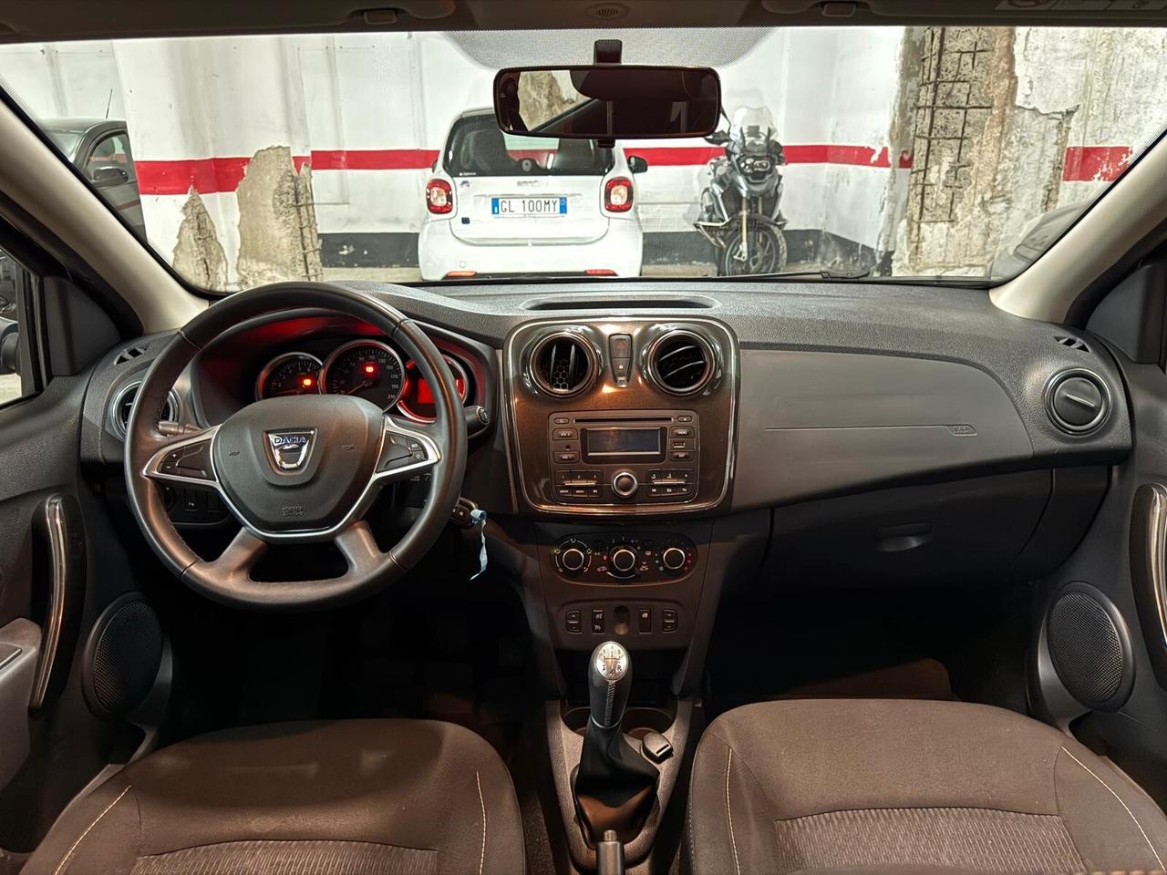 Dacia Sandero 1.0 Laureate NEOPATENTATI – Km Certificati – Garanzia 12 Mesi
