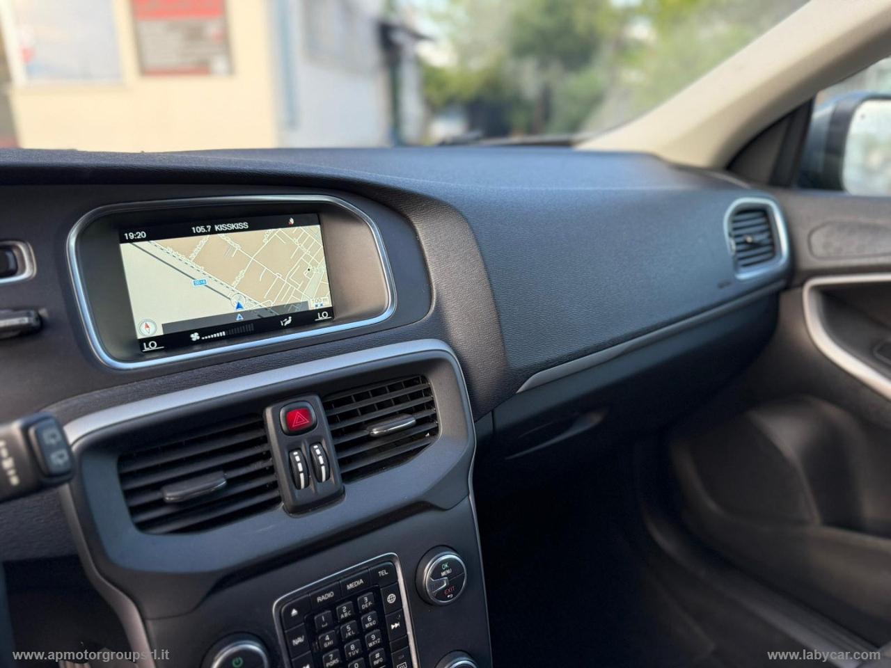 VOLVO V40 D2 Momentum