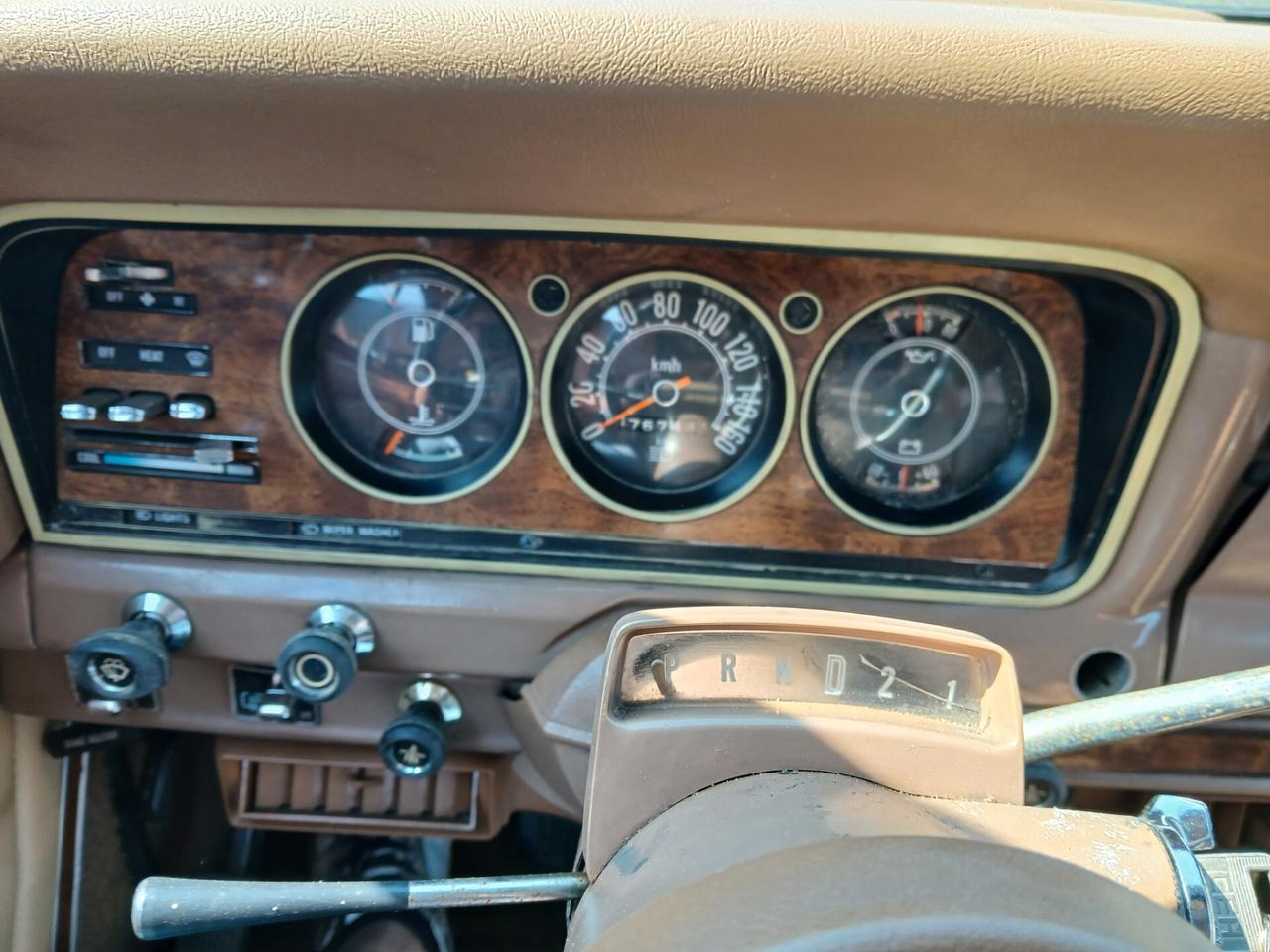 Jeep Wagoneer Limited 5.9 V8