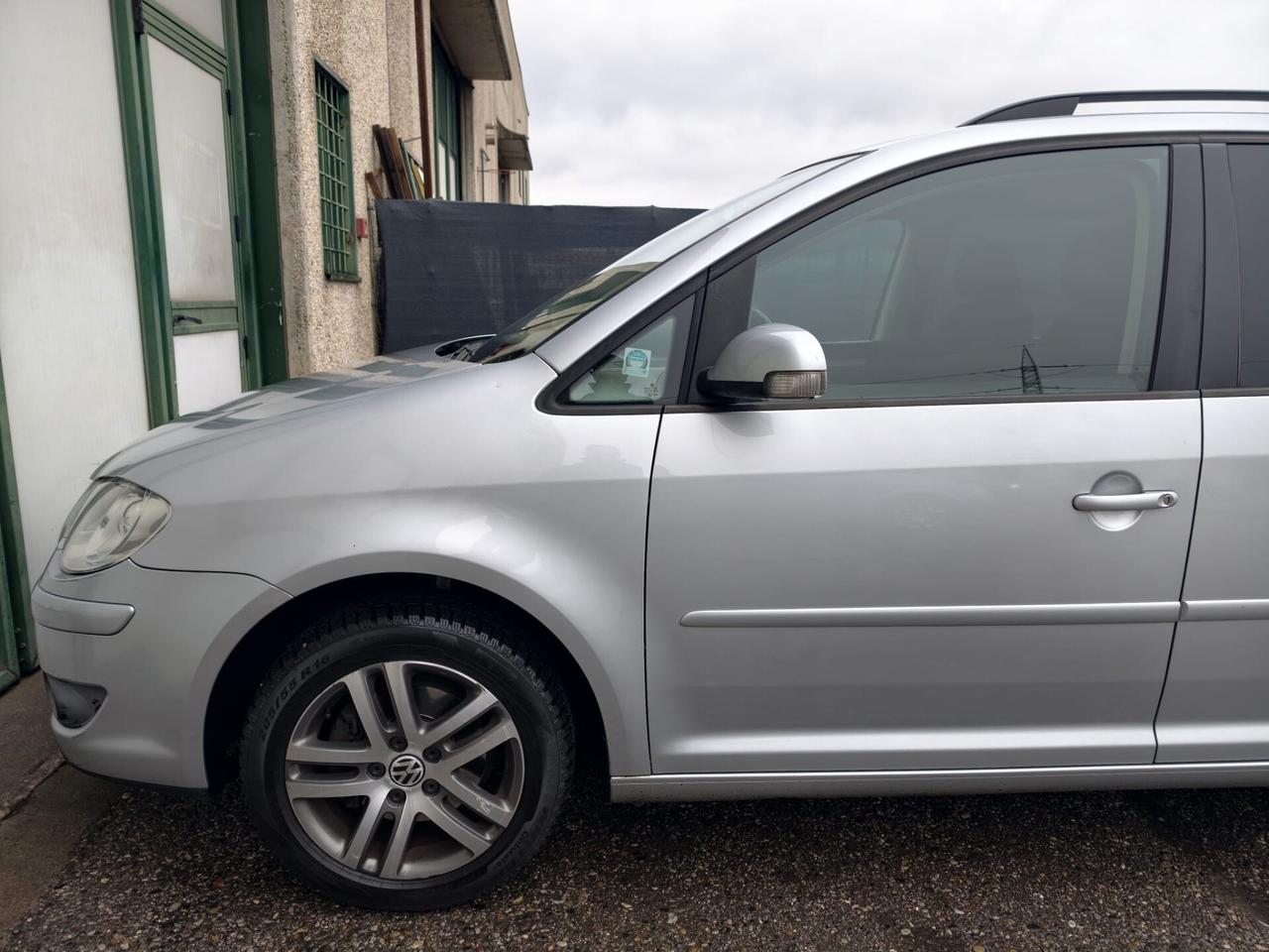 Volkswagen Touran 7 POSTI BENZINA METANO 2008