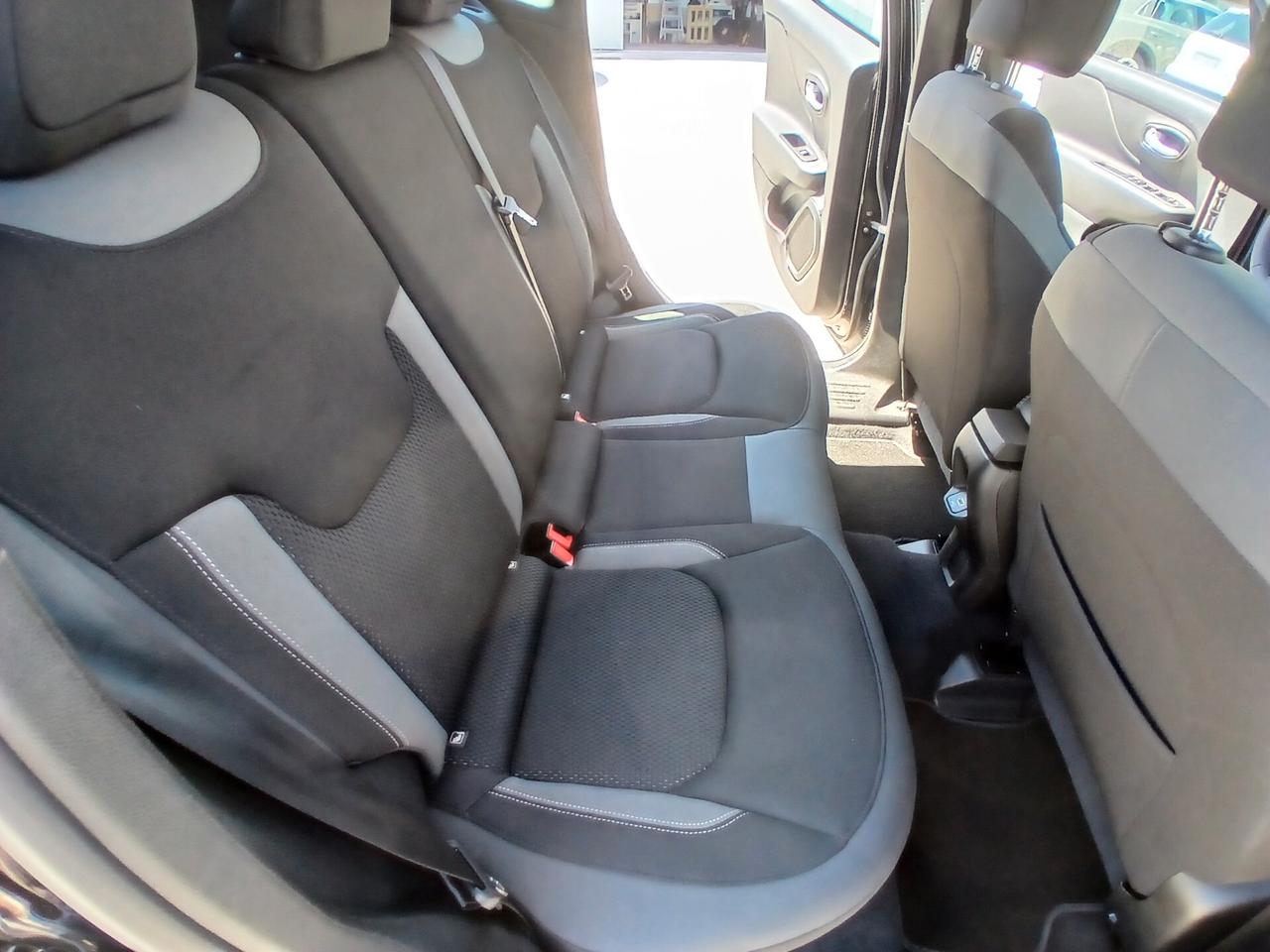 Jeep Renegade 1.5 TURBO T4 MHEV 2023