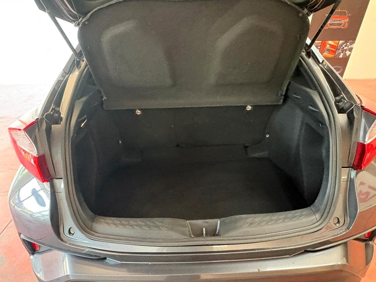 TOYOTA C-HR HYBRID benz. Elettrica 1.8 CV 98 Km 67 632 garanzia 12 mesi