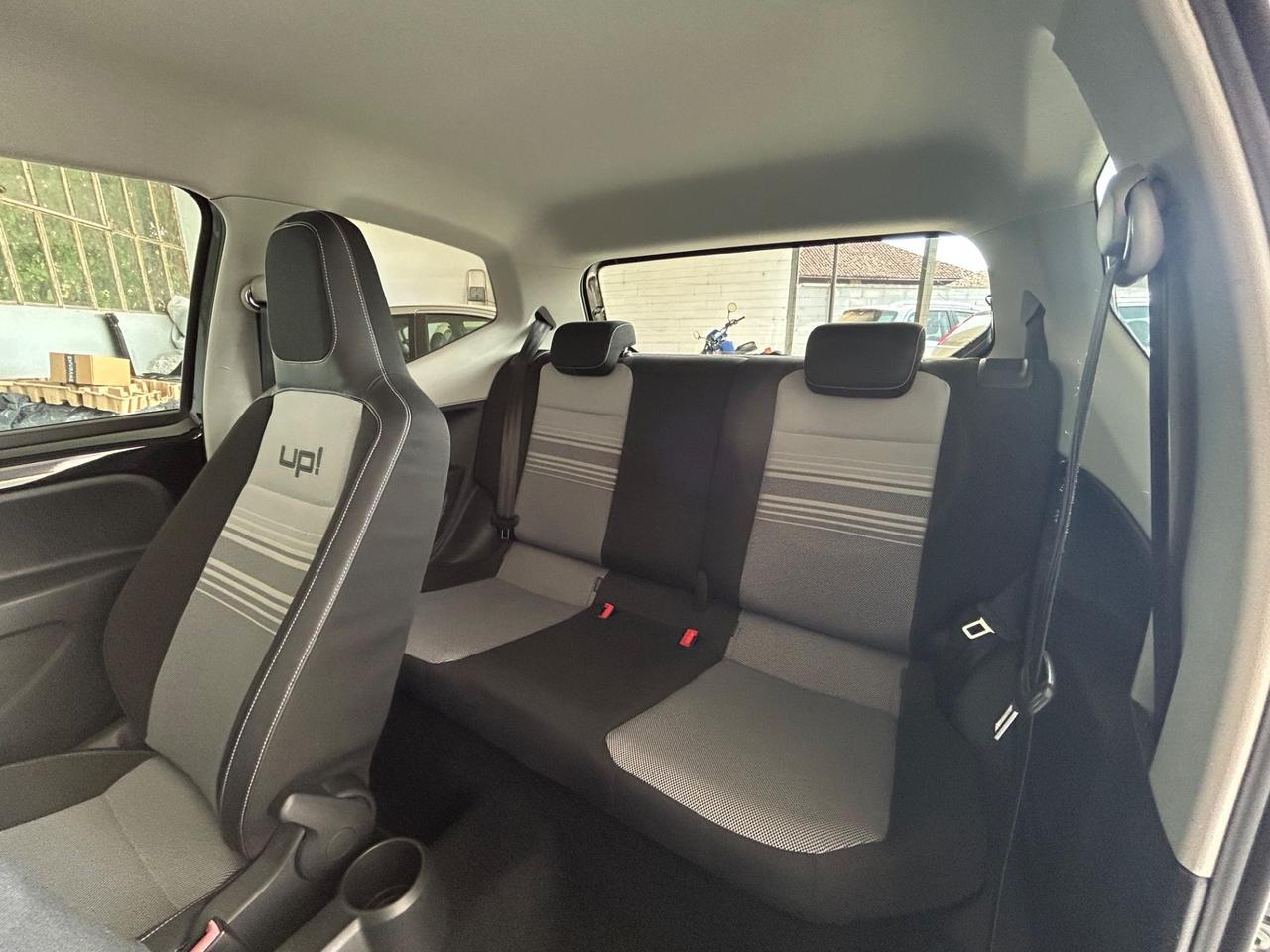 Volkswagen up! 1.0 75 CV 3p. black full.navi,bluetooth