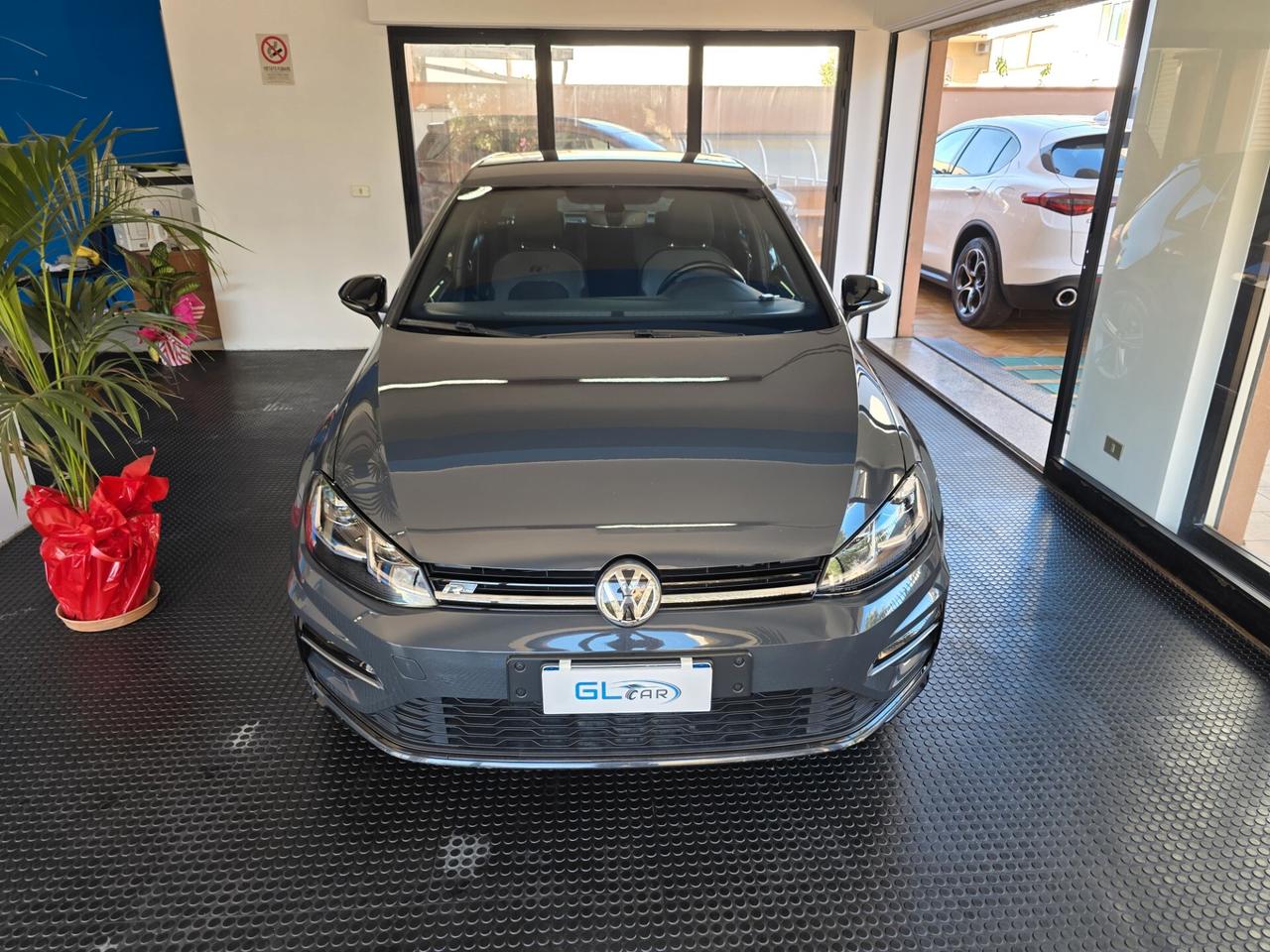 Volkswagen Golf 7.5 R-Line 1.6tdi VIRTUAL FARI LED