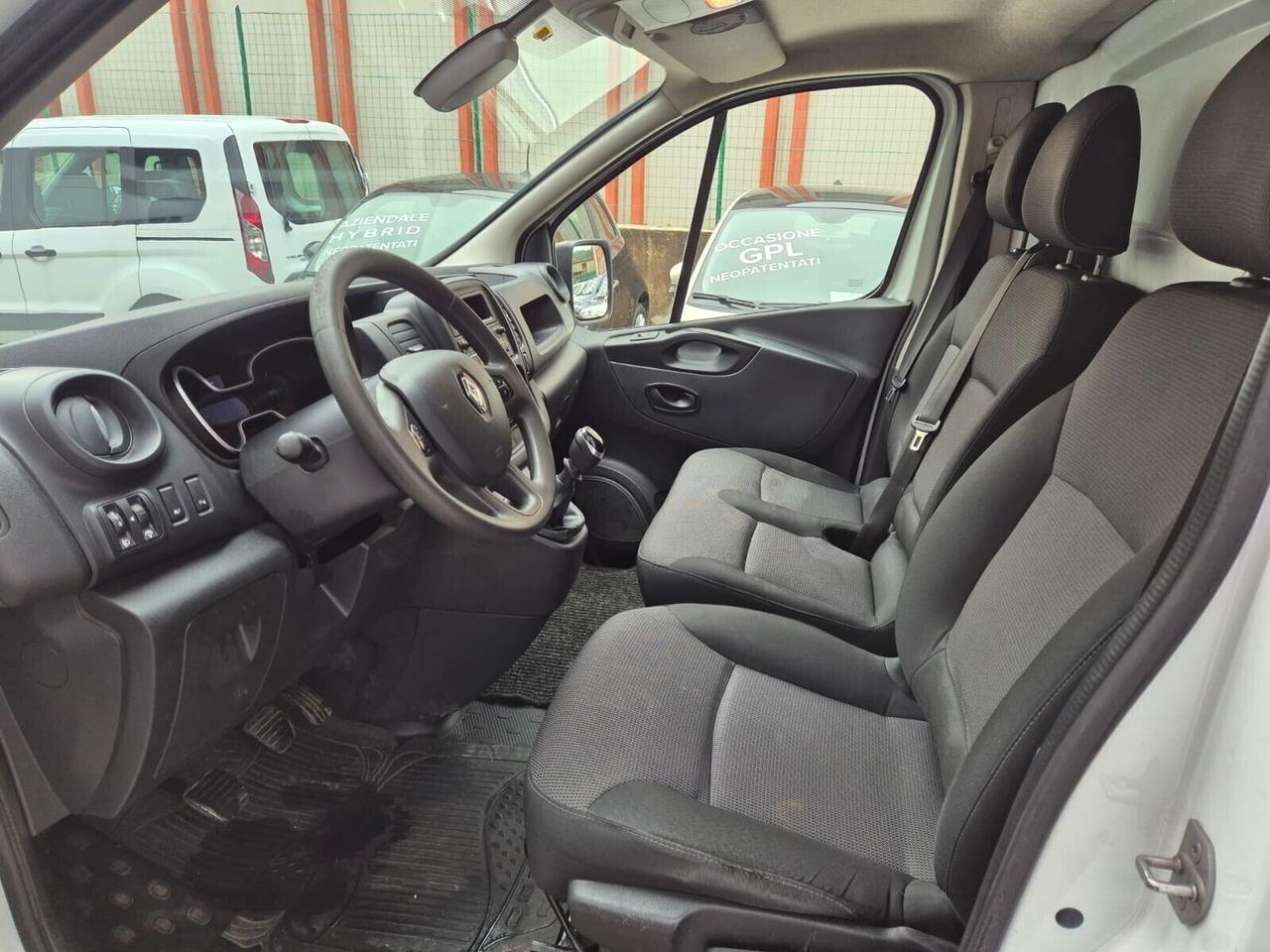 Renault Trafic 2.0 dCi 120CV 3 POSTI