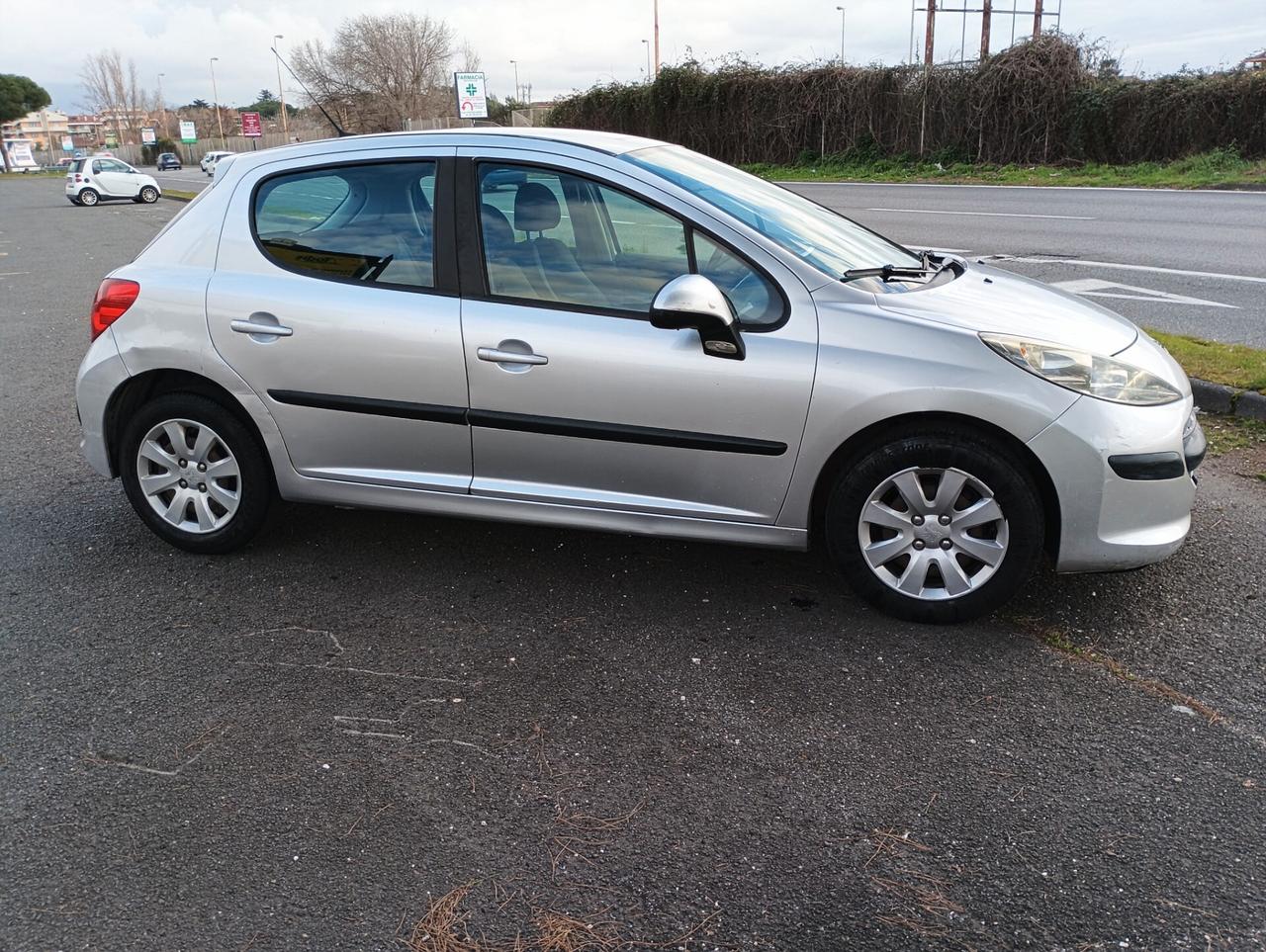 Peugeot 207 1.4 8V 75CV 5p. ONE Line SOLO KM 60000