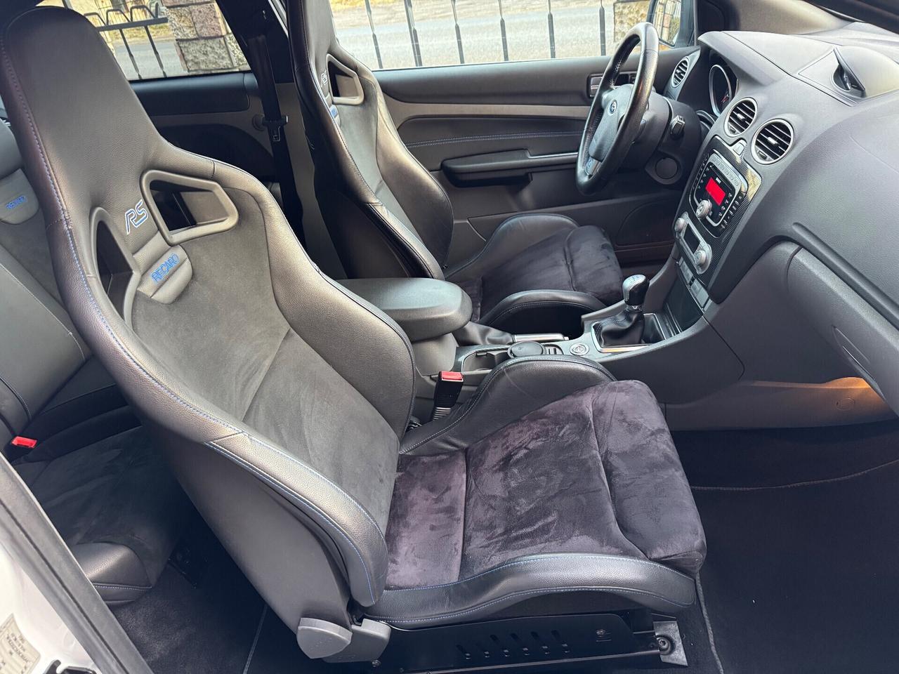 Ford Focus 2.5T (305CV) 3p. RS