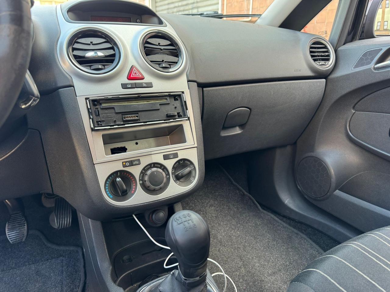 Opel Corsa Restayling 1.2benz 5 porte Full Perfett