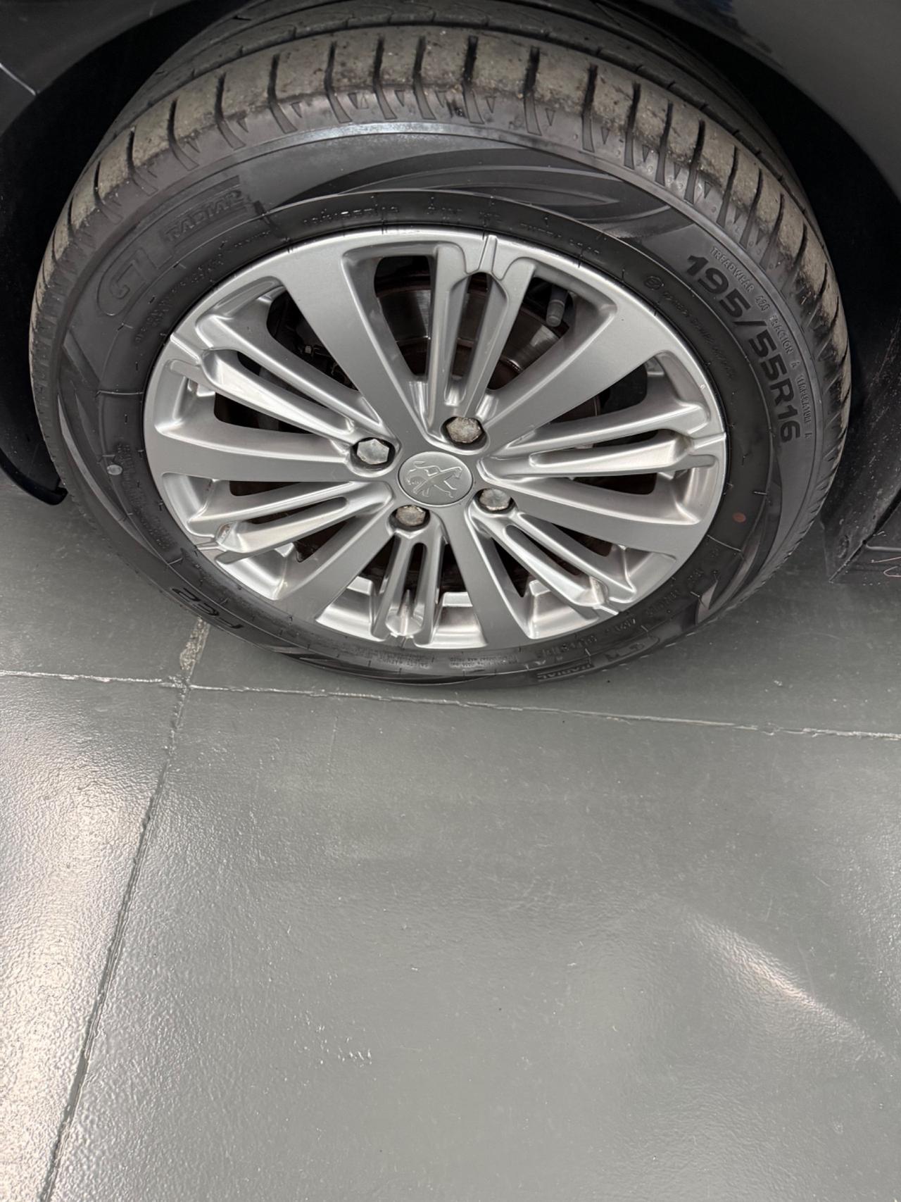 Peugeot 208 PureTech 82 5 porte Active