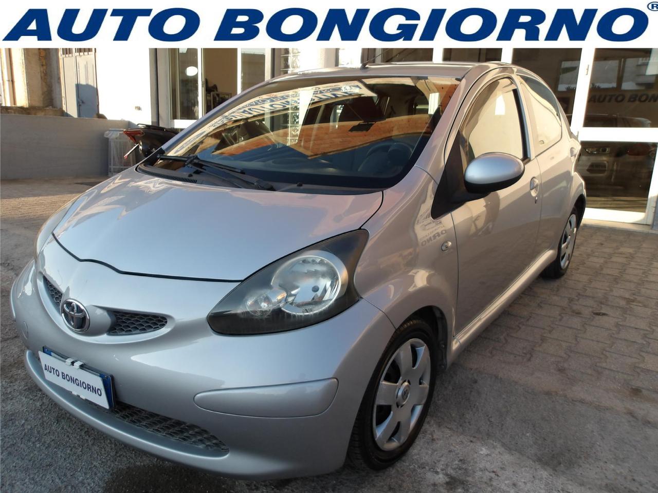 TOYOTA AYGO 5p 1.4d Sol