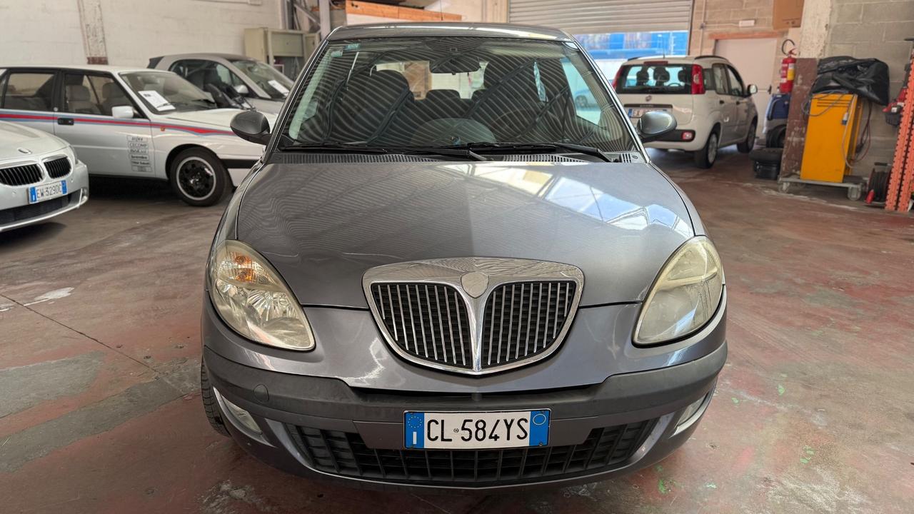 Lancia Ypsilon 1.2 16V Platino