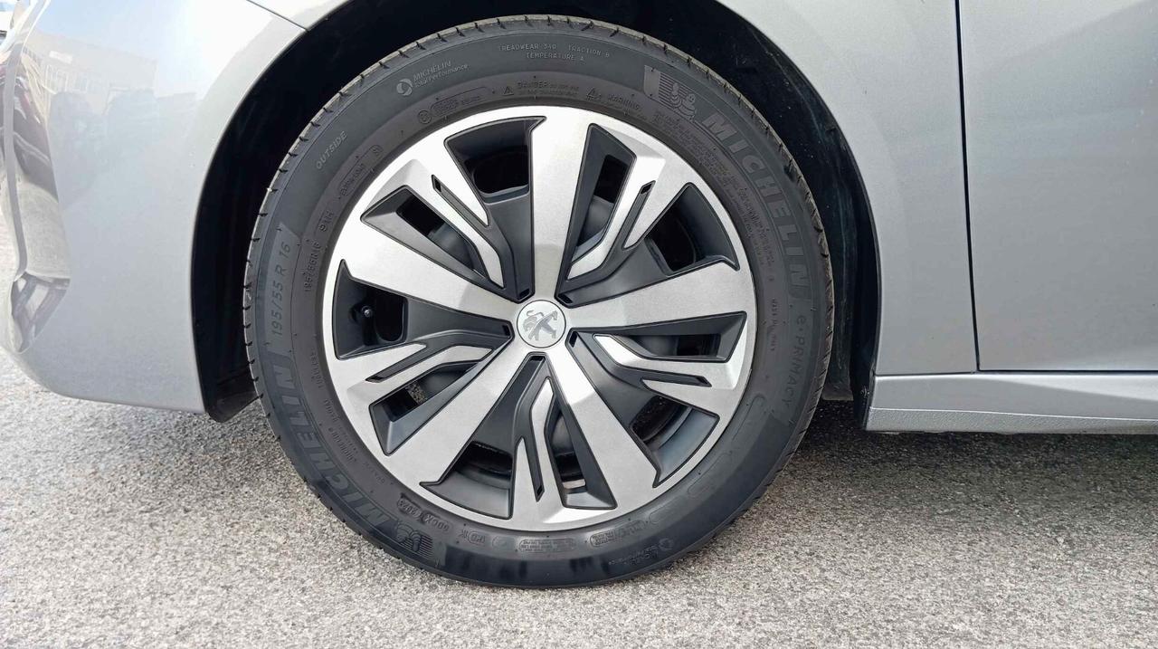 PEUGEOT 208 1.2 BZ - OK NEOPATENTATI