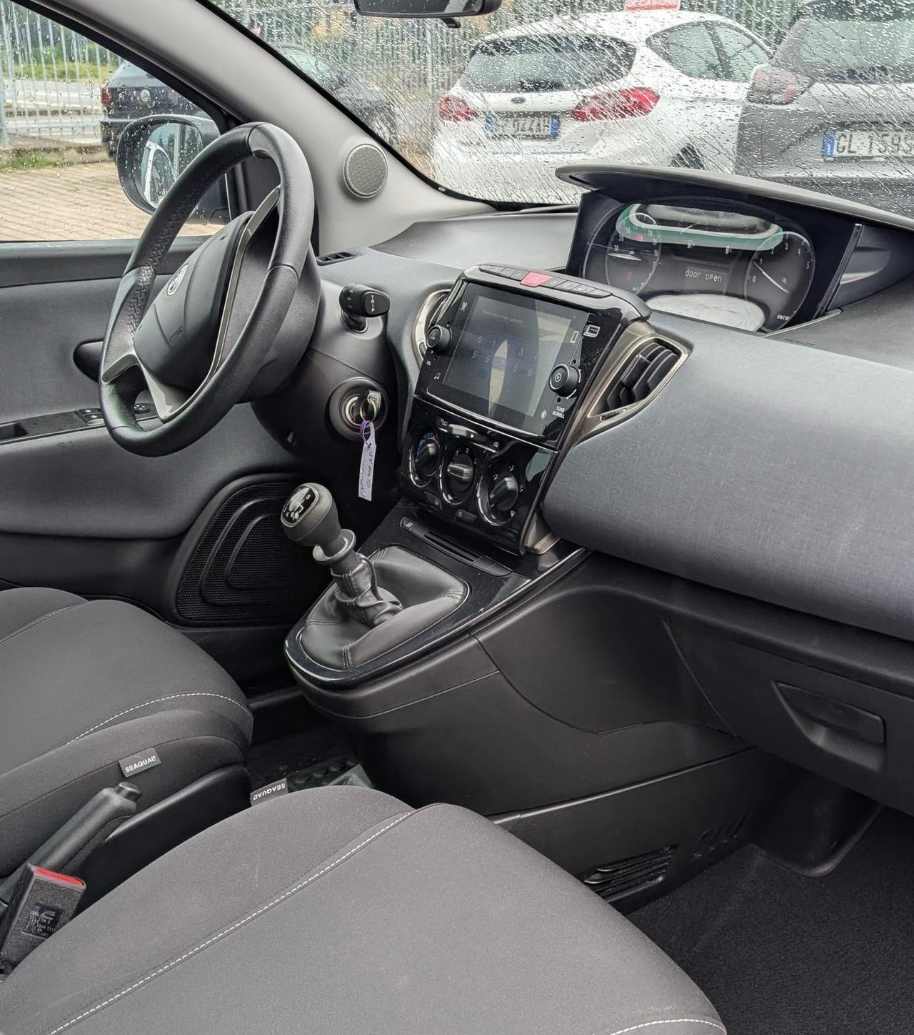 Lancia Ypsilon 1.0 FireFly 5 porte S&S Hybrid Gold