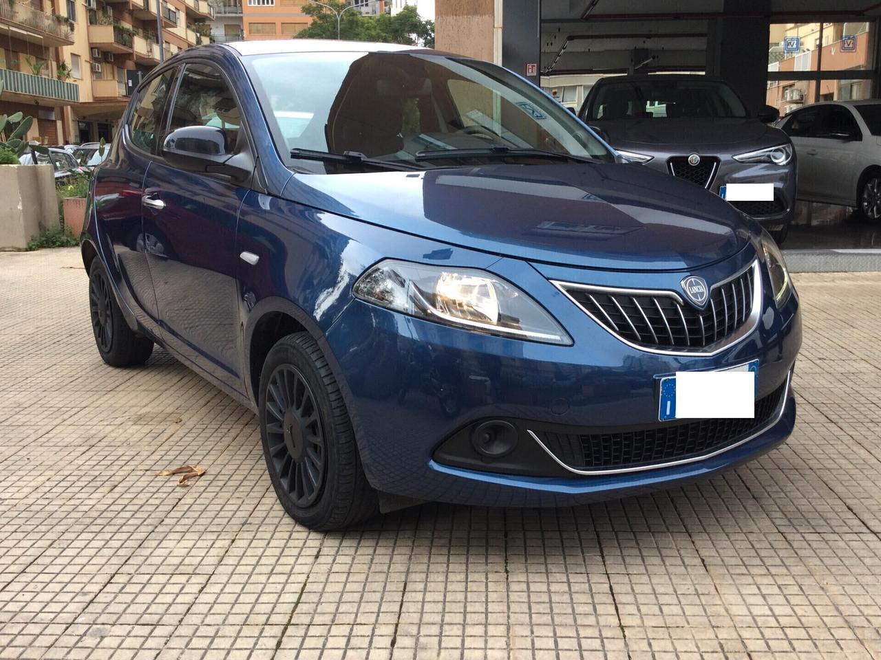 Lancia Ypsilon 1.0 FireFly 5 porte S&S Hybrid Ecochic Silver