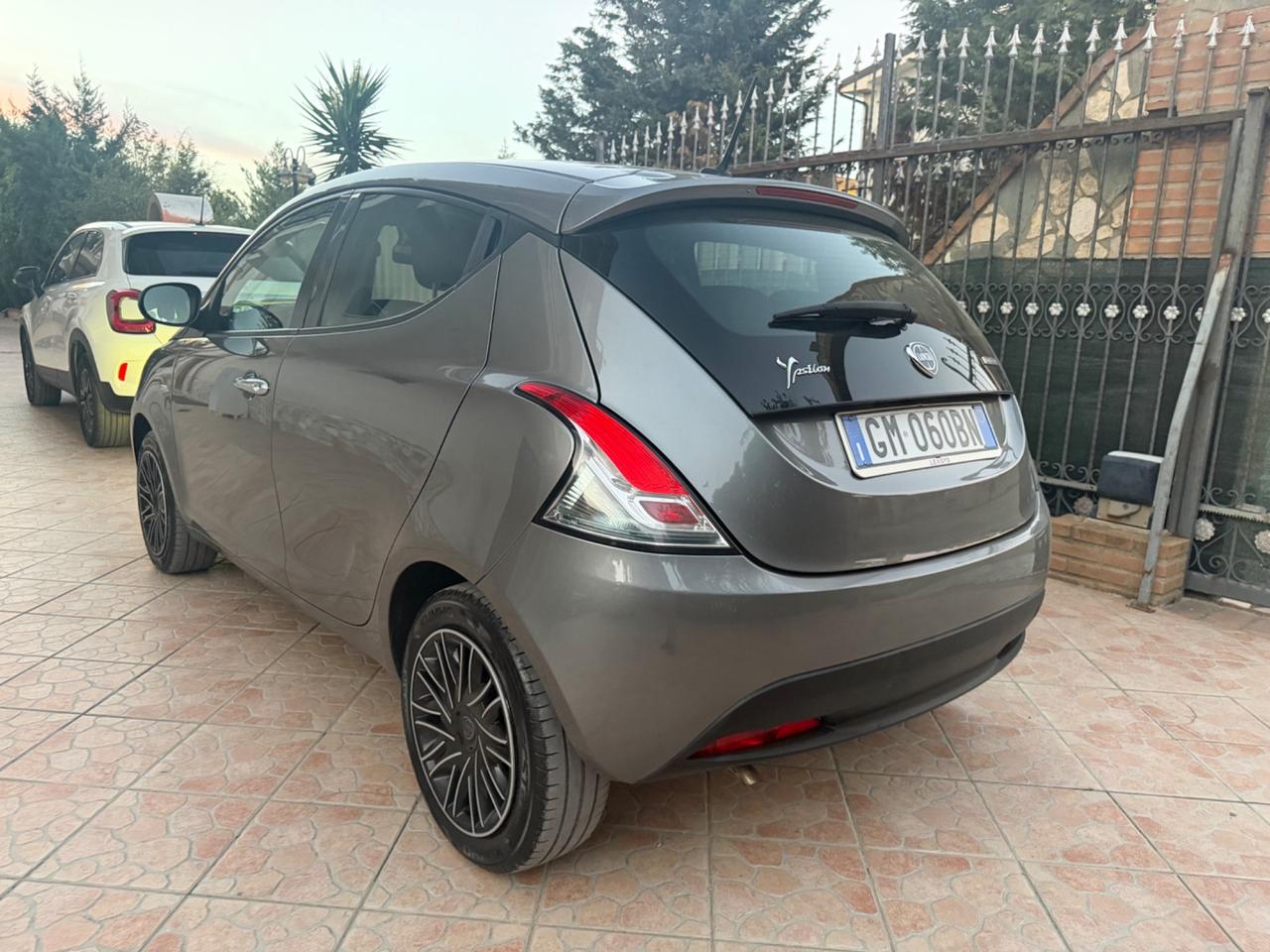 Lancia Ypsilon 1.0 FireFly 5 porte S&S Hybrid Silver Plus
