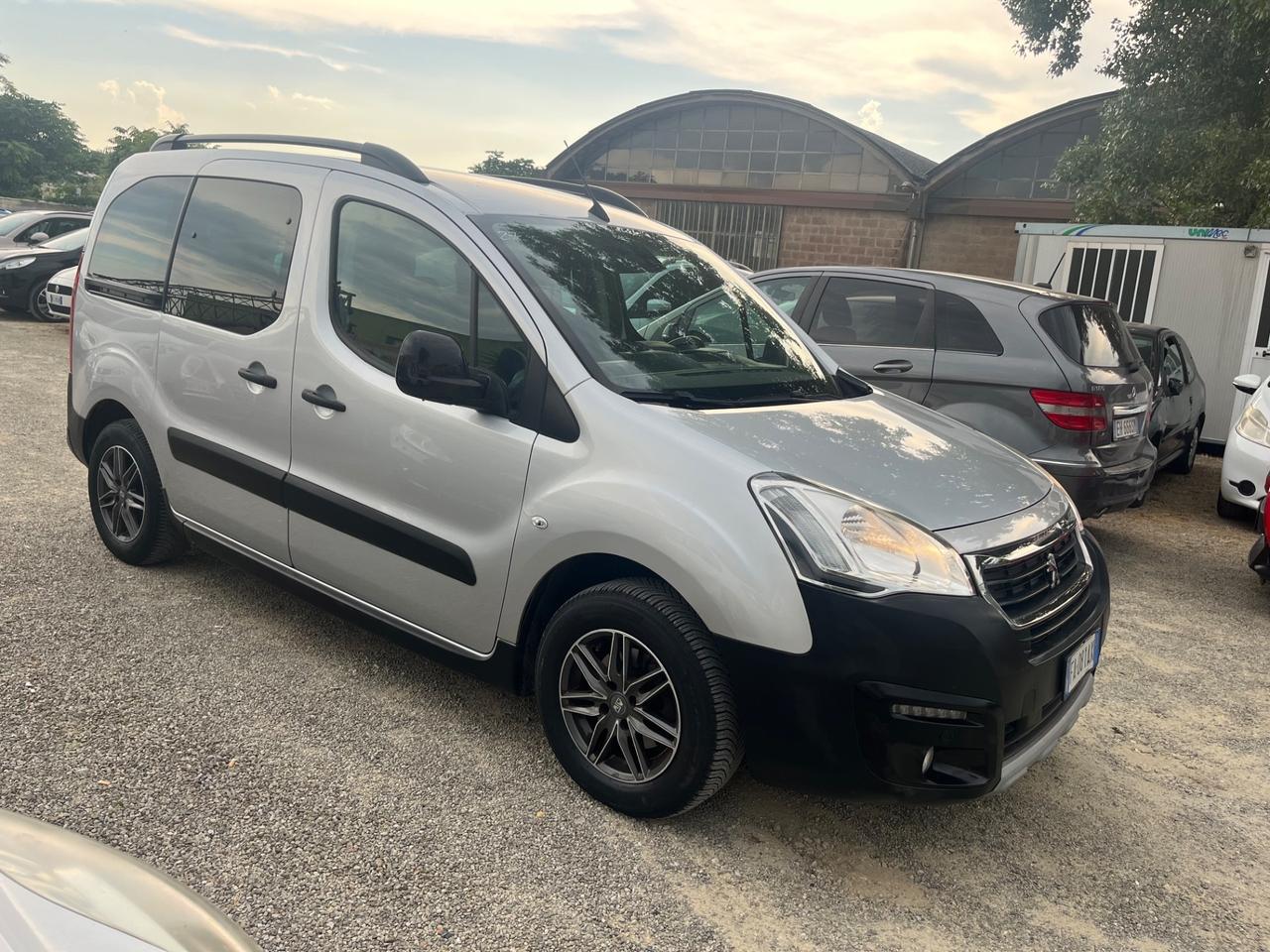 Peugeot Partner Tepee BlueHDi 120 S&S Outdoor