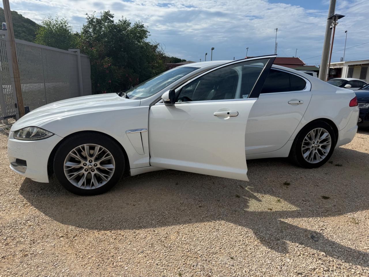 Jaguar XF 2.2 D 190 CV PERMUTE 7.999€