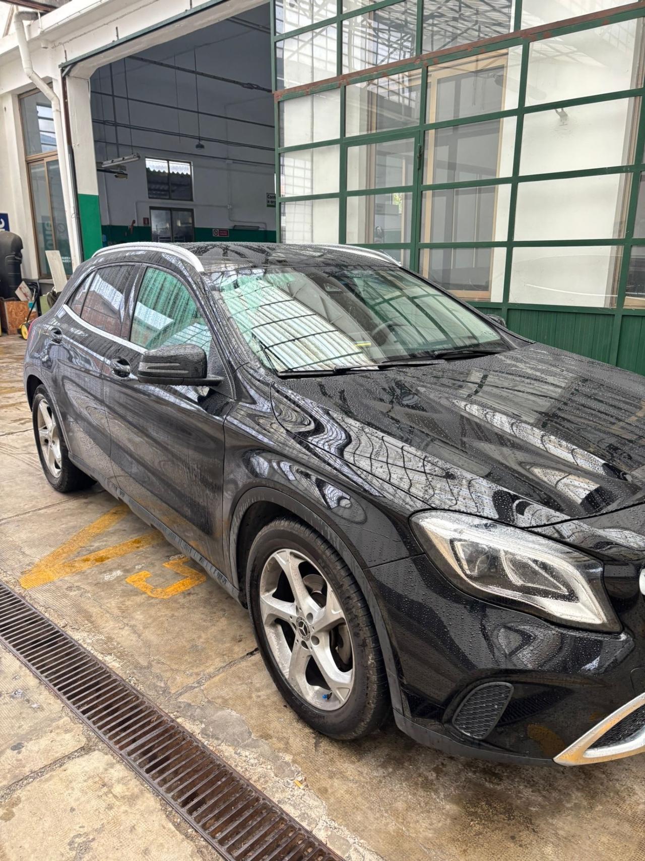 Mercedes-benz GLA 180 Premium