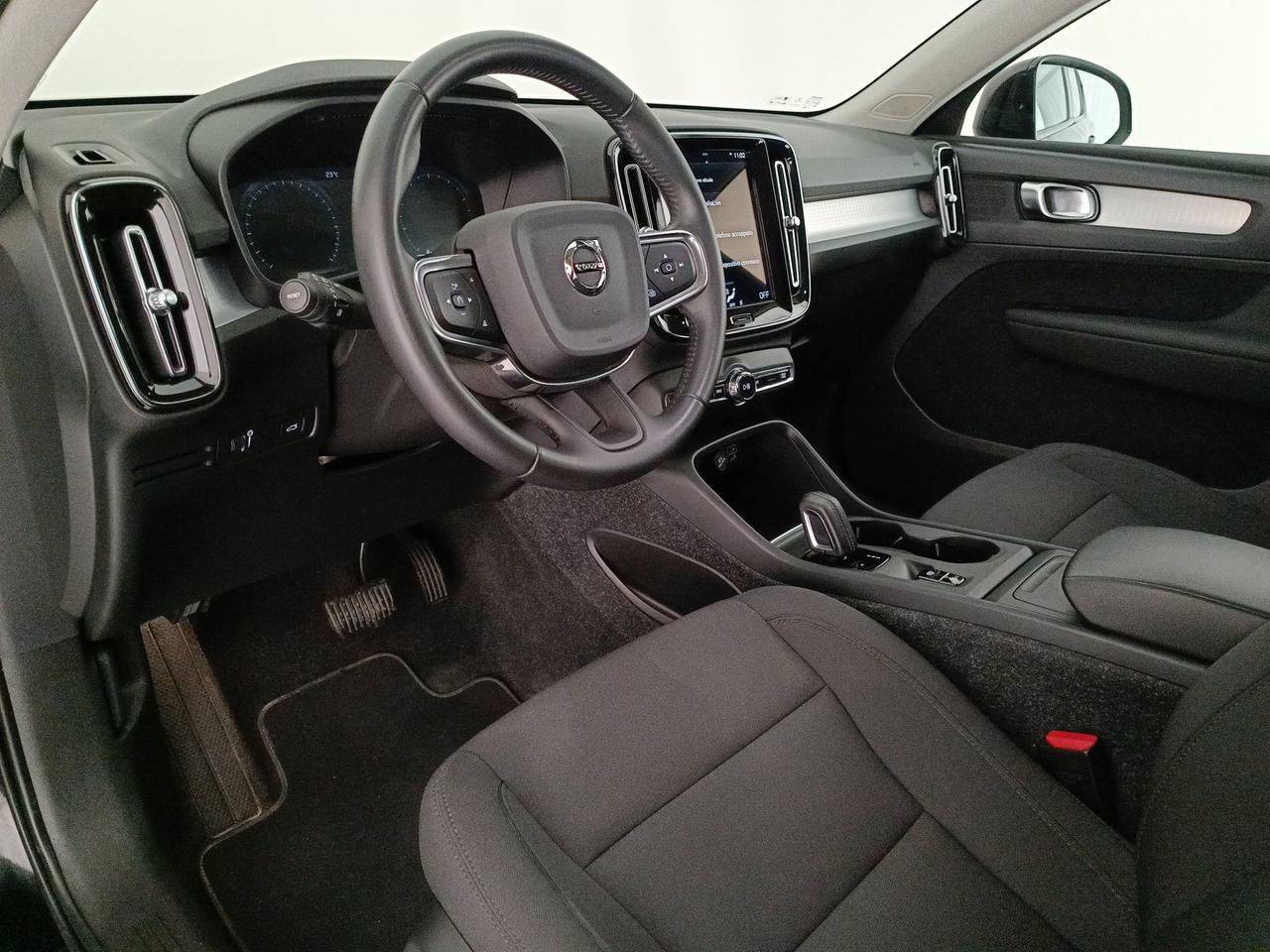 VOLVO XC40 2.0 b4 Momentum awd auto my21