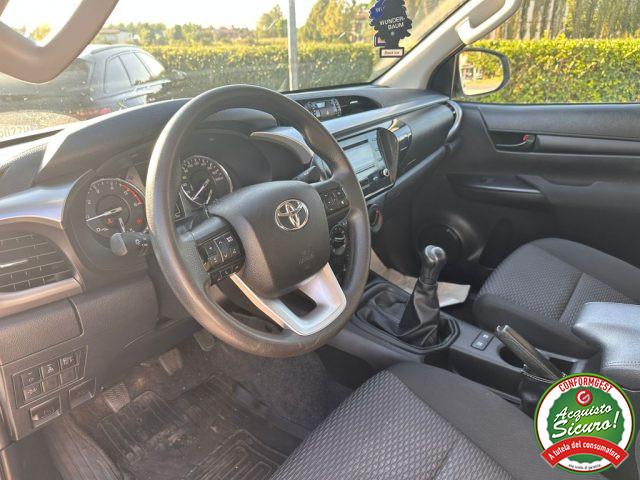 TOYOTA Hilux 2.4 D-4D A/T 4WD 4 porte Double Cab IVA ESCLUSA