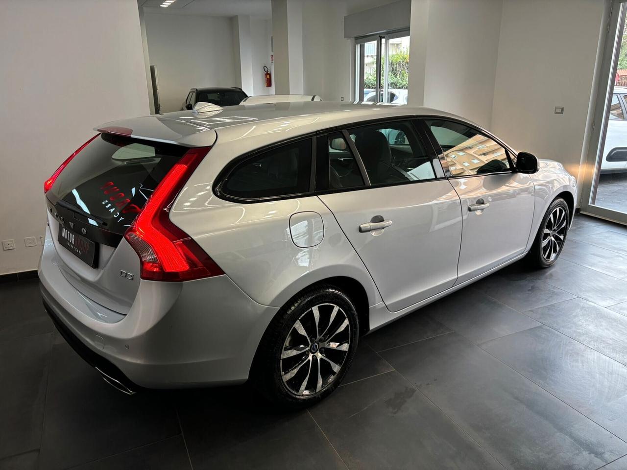 Volvo V60 D3 Geartronic Momentum 2.0 150CV