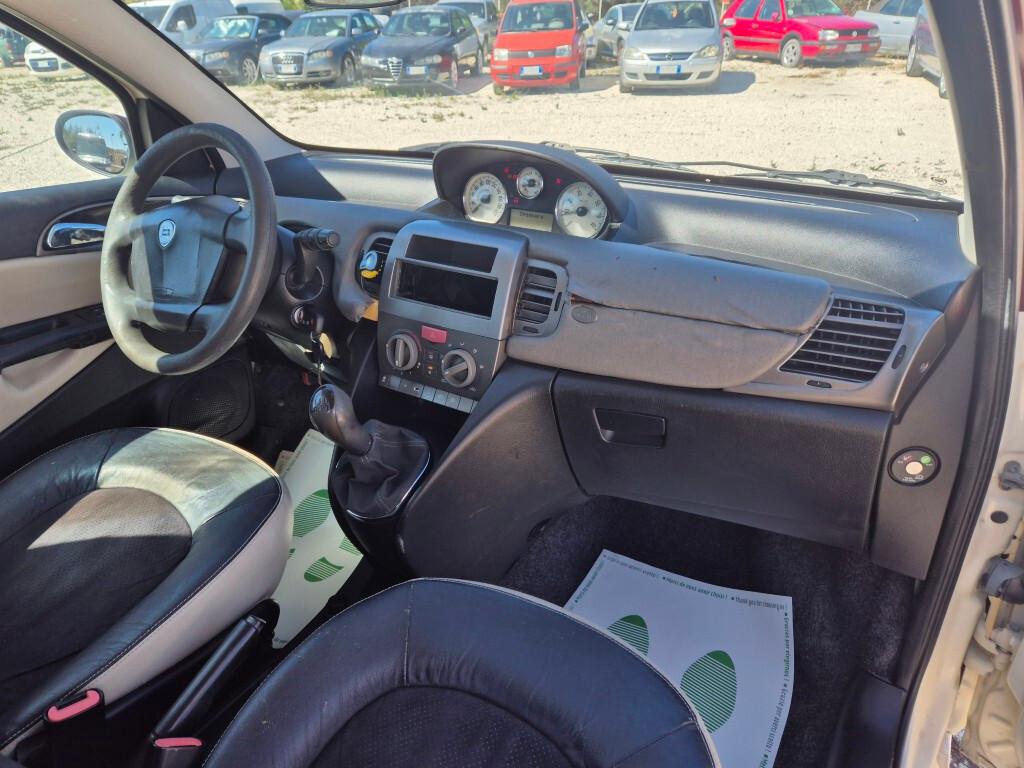 Lancia Ypsilon 1.3 Multijet 70CV Platino