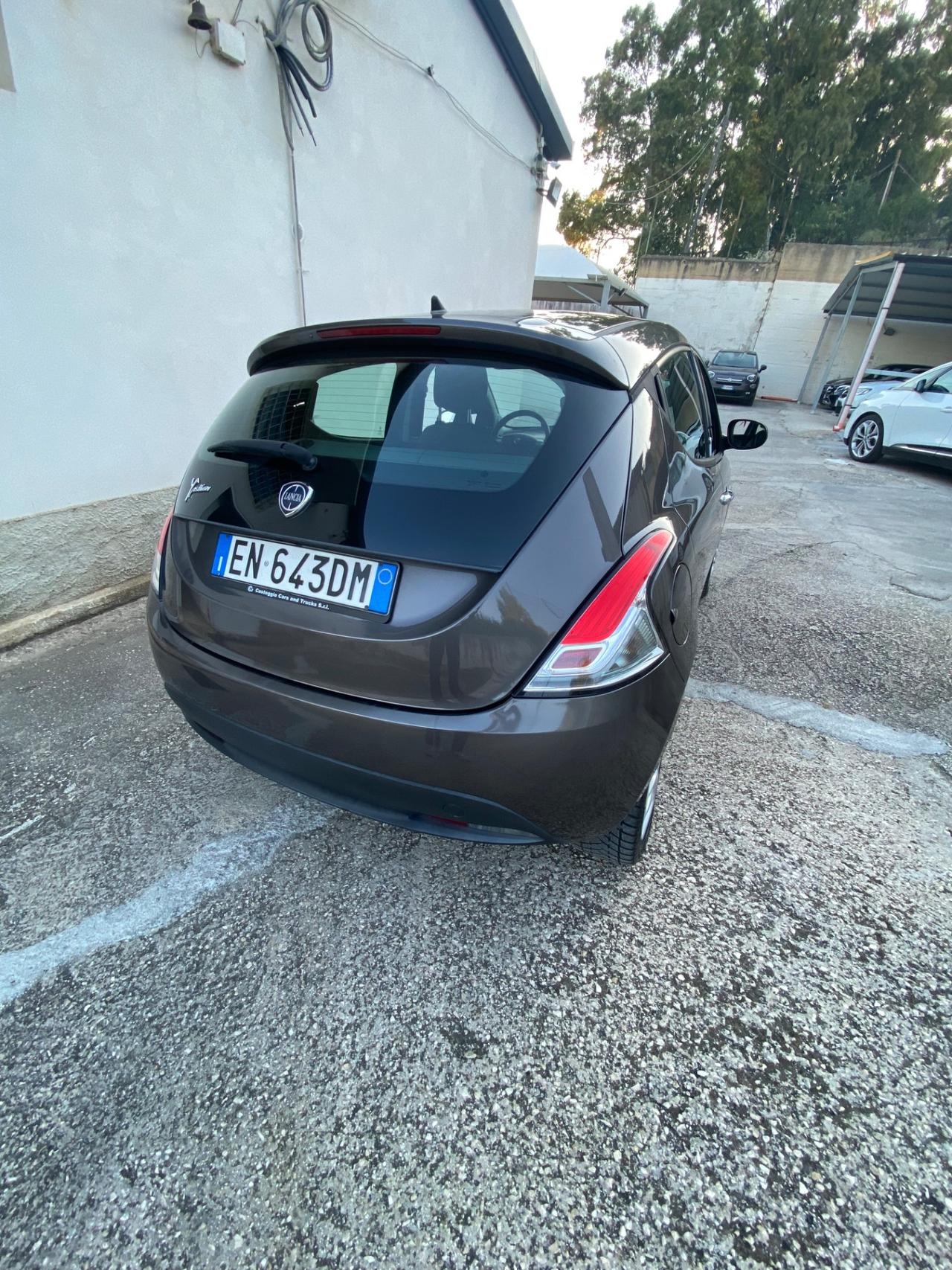 Lancia Ypsilon 1.3 MJT 16V 95 CV 5 porte S&S Silver