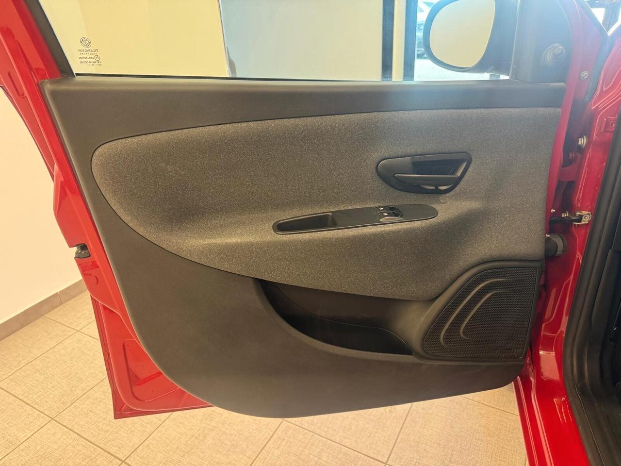 Lancia Ypsilon 1.0 Hybrid Silver 75000km